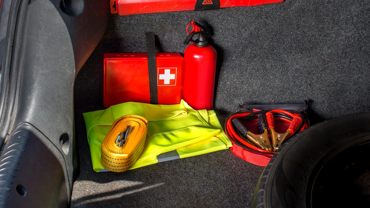 Drošības līdzekļu trūkums transportlīdzeklī var izmaksāt dārgi: kādas soda sankcijas ir paredzētas par to trūkumu?