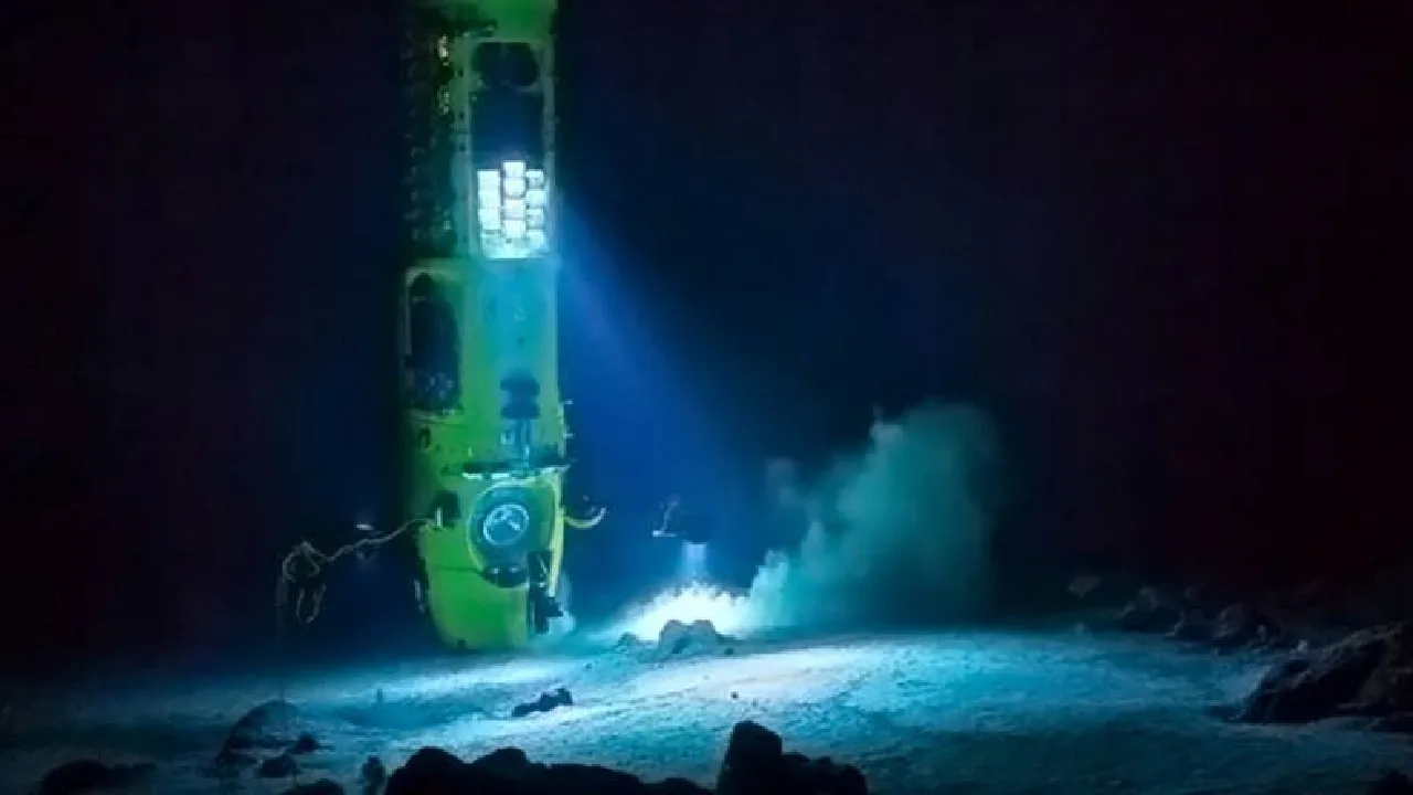 Zinātnieki nolaidās 5277 metru dziļumā visgrūtāk pieejamajā vietā uz planētas un tumsā uzgāja kaut ko negaidītu.