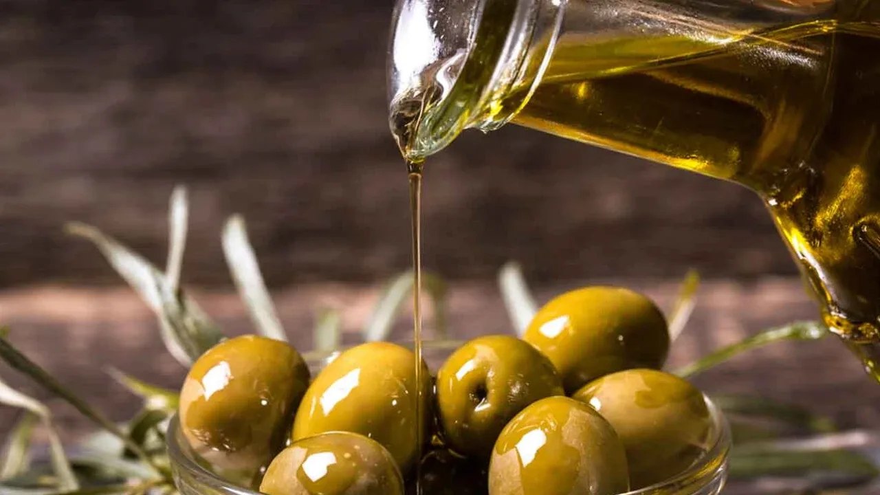 Olīveļļas cenas šajā valstī 2026. gadā: pēdējās tirgus svārstības un tendences.
