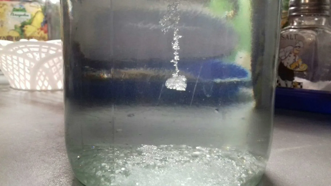 Ledus un sāls sajaukšana mājās: kāpēc tas ir ieteicams un kāpēc tas ir noderīgi.