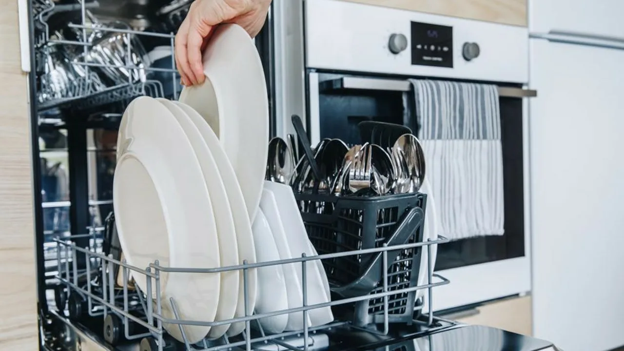 Atvadieties no trauku mazgājamajām mašīnām: šis jauns Lidl ierīce ir aprīkota ar 5 trauku mazgāšanas programmām.