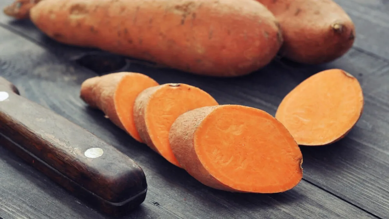 Suņu barošana ar saldajiem kartupeļiem: kāpēc tas ir ieteicams un cik bieži to darīt.