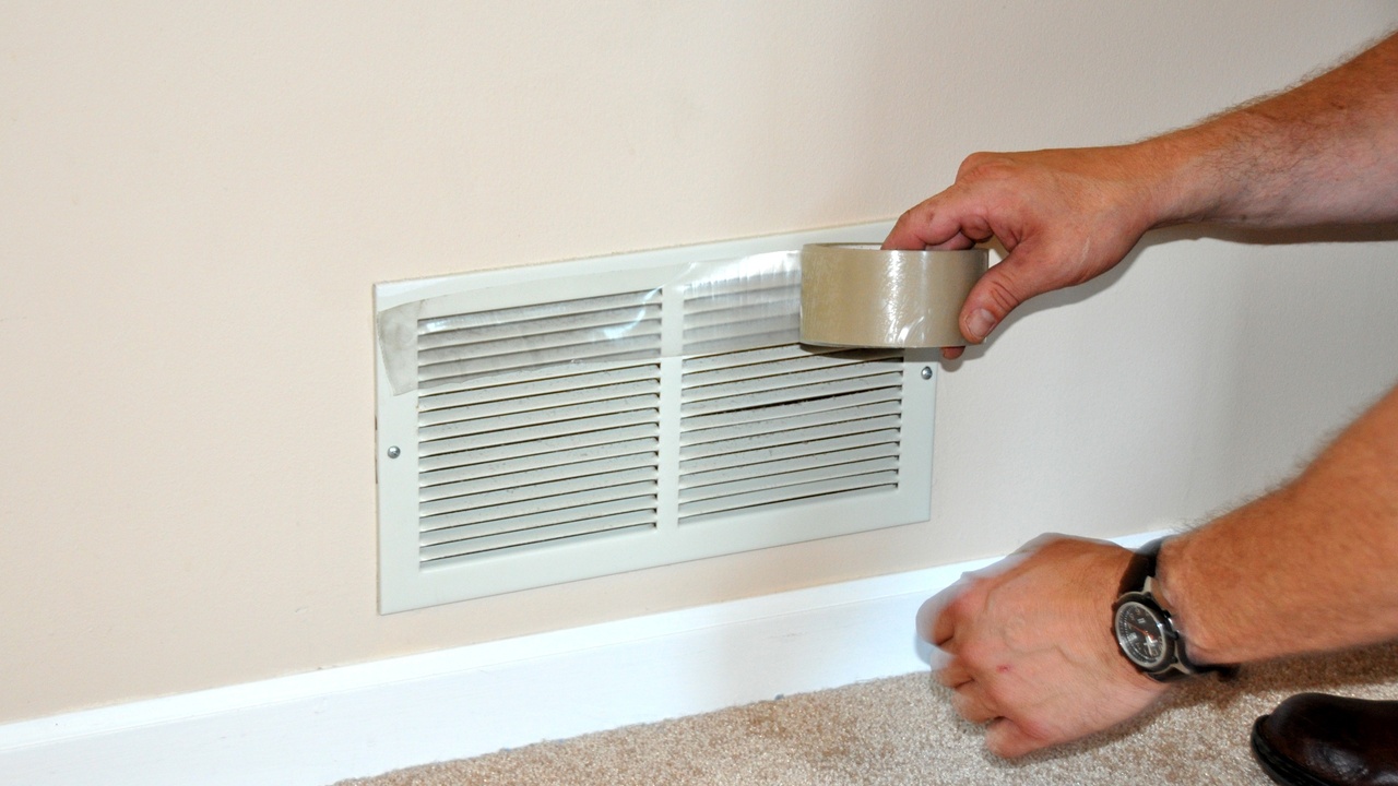 Kā aizvērt ventilācijas atveres mājā ar alumīnija foliju: kāpēc tas ir ieteicams un kāpēc tas ir nepieciešams.