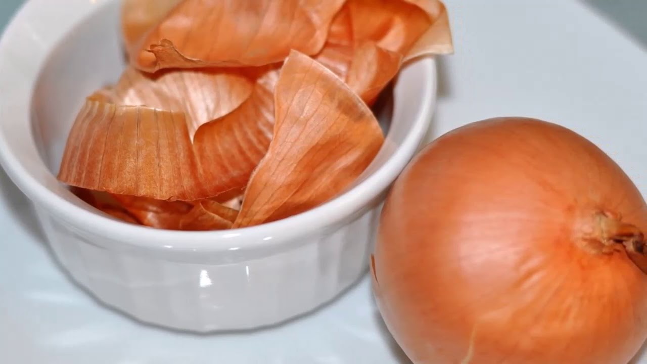 Sīpolu mizu uzglabāšana: kāpēc tas ir ieteicams un kādas priekšrocības tas sniedz.