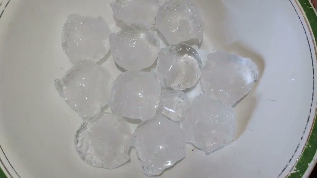 Ledus sajaukšana ar sāli: kāpēc tas ir ieteicams un kādas ir priekšrocības.