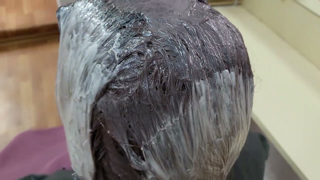 Atvadieties no sirmiem matiem dabiskā veidā: mājas maisījums bez krāsvielām un ķimikālijām, kas palīdz atjaunot matu krāsu.