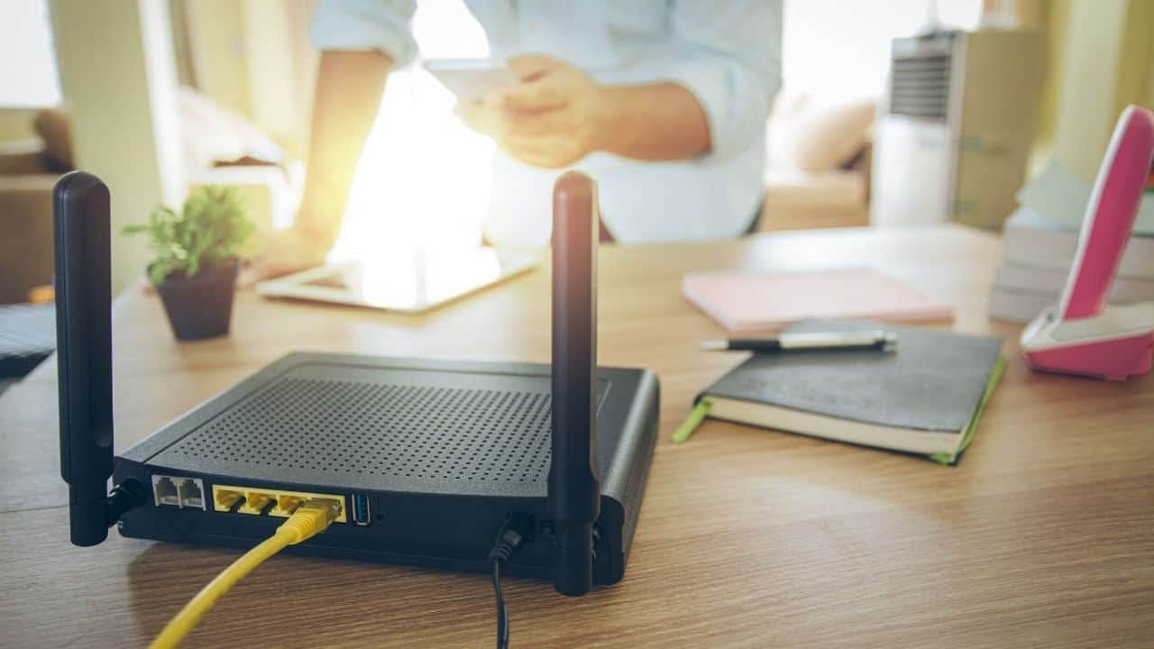 Kāpēc mūsu maršrutētājs nekad nesasniedz norādīto ātrumu un ko mēs varam darīt, lai to labotu?