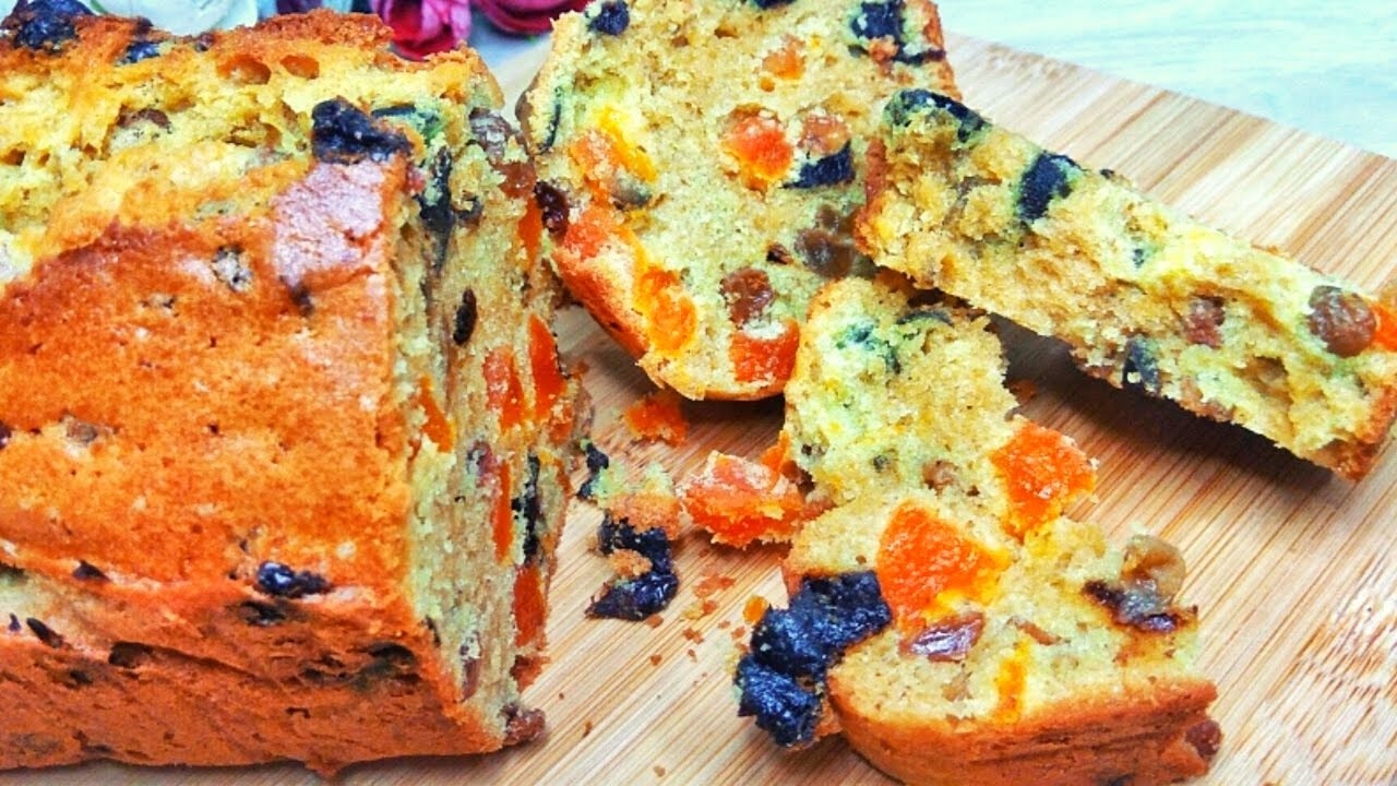 Vienkāršs keiks ar augļu mērci – svaigs, viegls un viegli pagatavojams iepriekš.