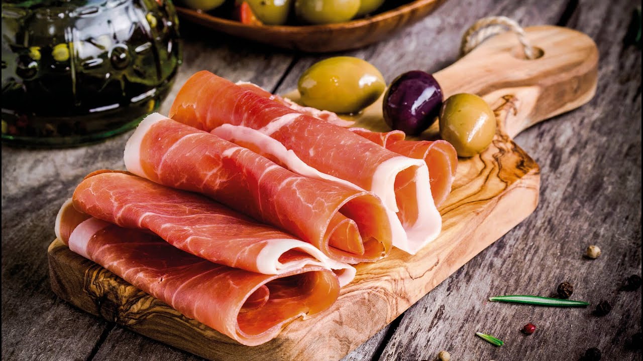 Labākā pilsēta valstī, kur degustēt Ibērijas šķiņķi: šeit ir vairāk nekā 150 šķiņķa ražotāju, daži no kuriem piedāvā degustācijas.