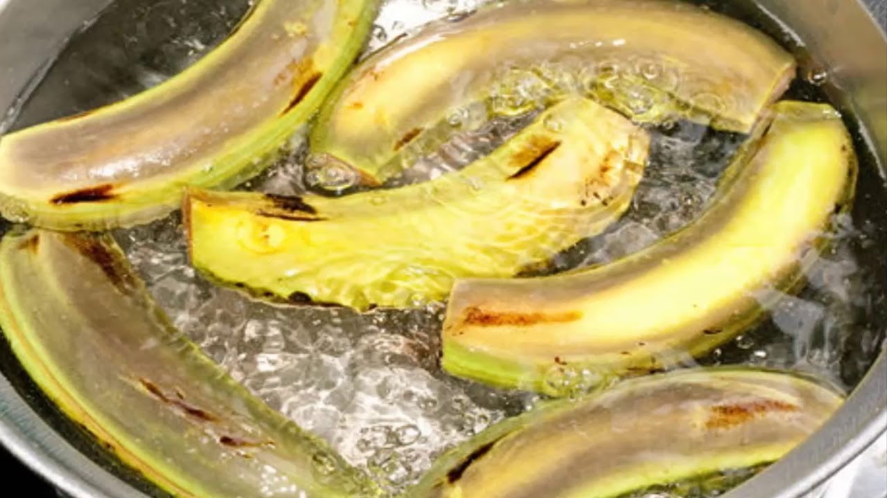 Kāpēc banānus pirms mizošanas vajadzētu mazgāt: šeit ir daži padomi, kā novērst skrambu veidošanos un saglabāt to svaigumu ilgāk.