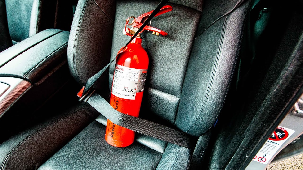 Drošības līdzekļu trūkums transportlīdzeklī var izmaksāt dārgi: kādas soda sankcijas ir paredzētas par to trūkumu?