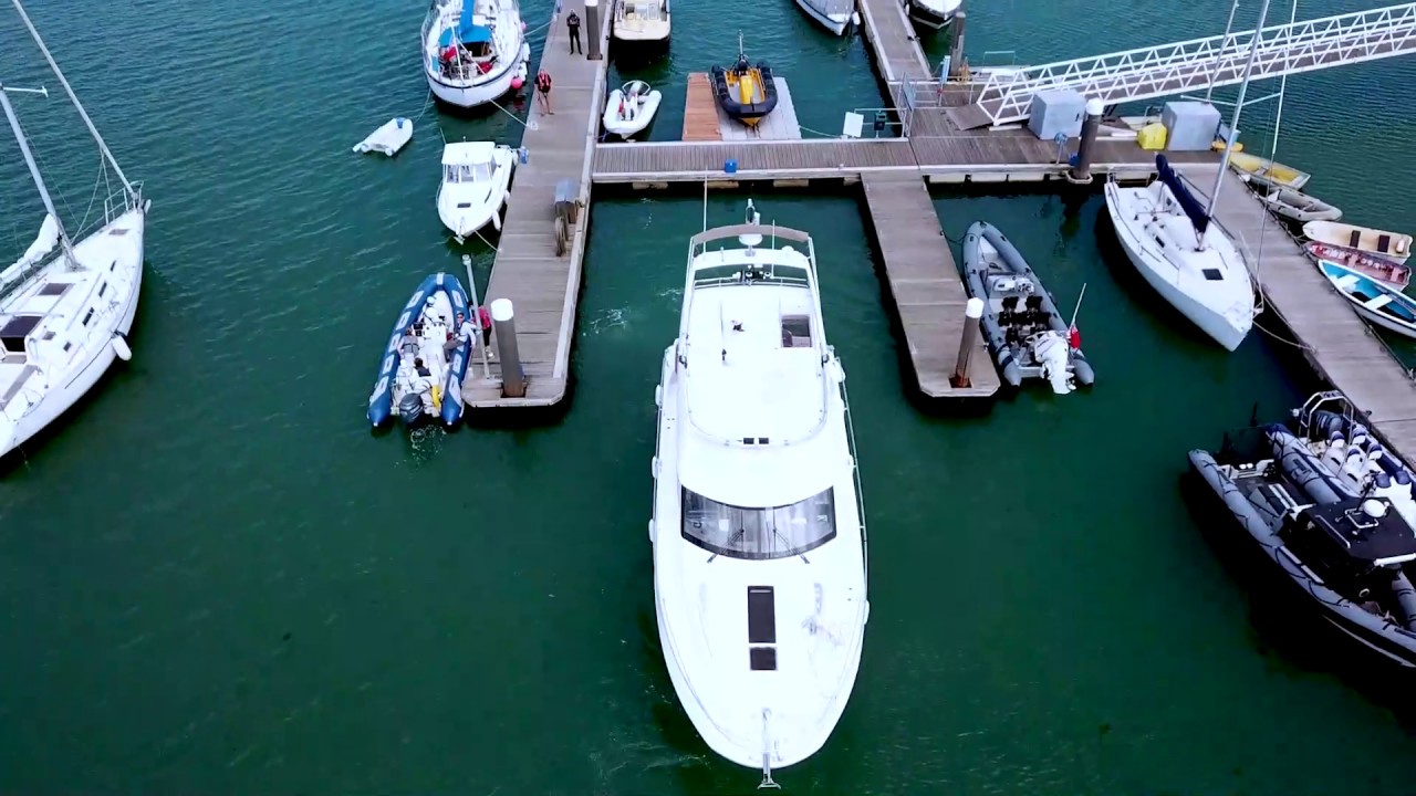 Ķīna ir uzsākusi savu pirmo automātisko piestāšanas sistēmu, kas izslēdz nepieciešamību izmantot troses un piestātniekus.