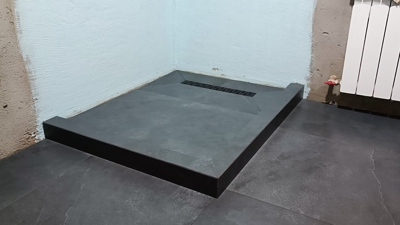 Atvadieties no tradicionālajiem dušas paliktņiem: 2026. gadā no Itālijas nācis trends, kas iekaros Spānijas vannas istabas.