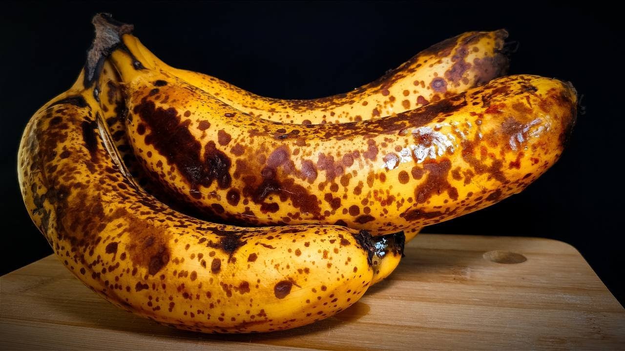 „Tie vairs nemelnojas”: mans ļoti vienkāršais noslēpums, kā banānus ilgāk saglabāt dzeltenus, svaigus un garšīgus.