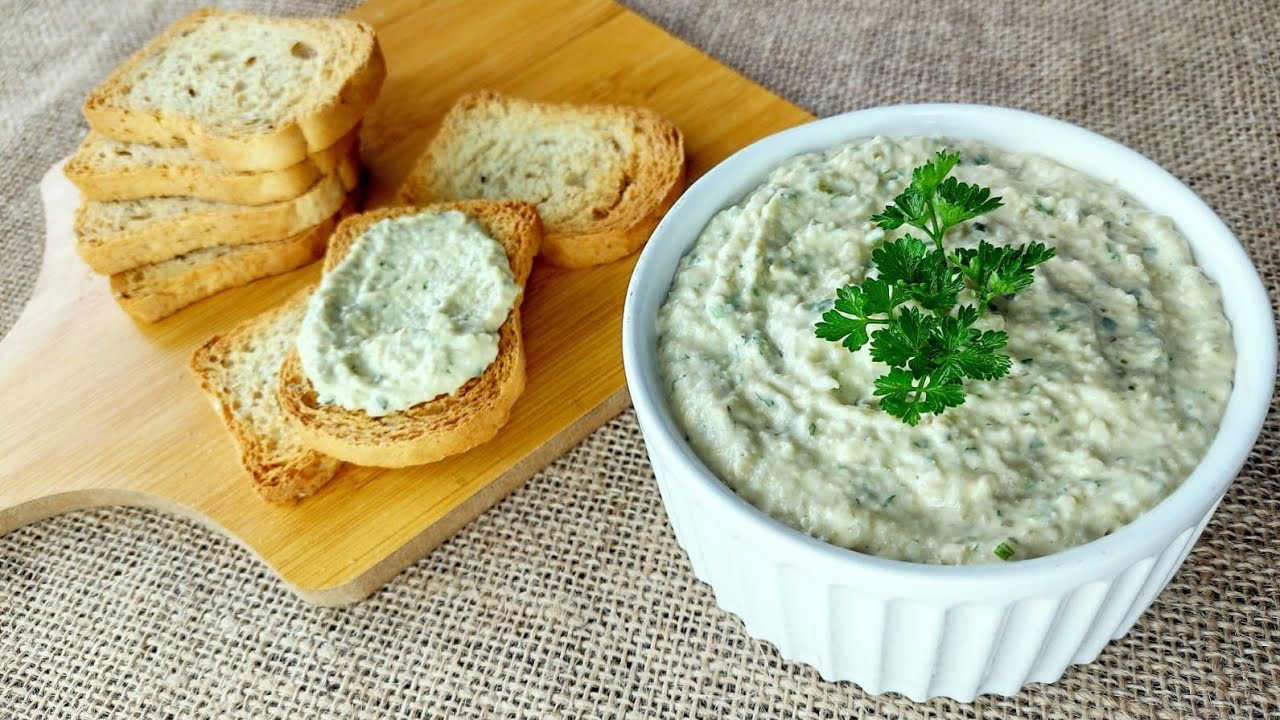 Garšīgs un sātīgs recepte: mangolda krēms ar grauzdiņiem un ciedru riekstiem.