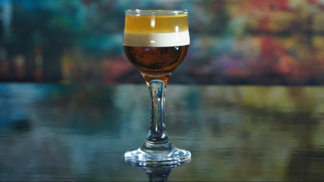 Puss-kafe ir daudzslāņu kokteilis no 19. gadsimta, kas piedzīvo renesansi.