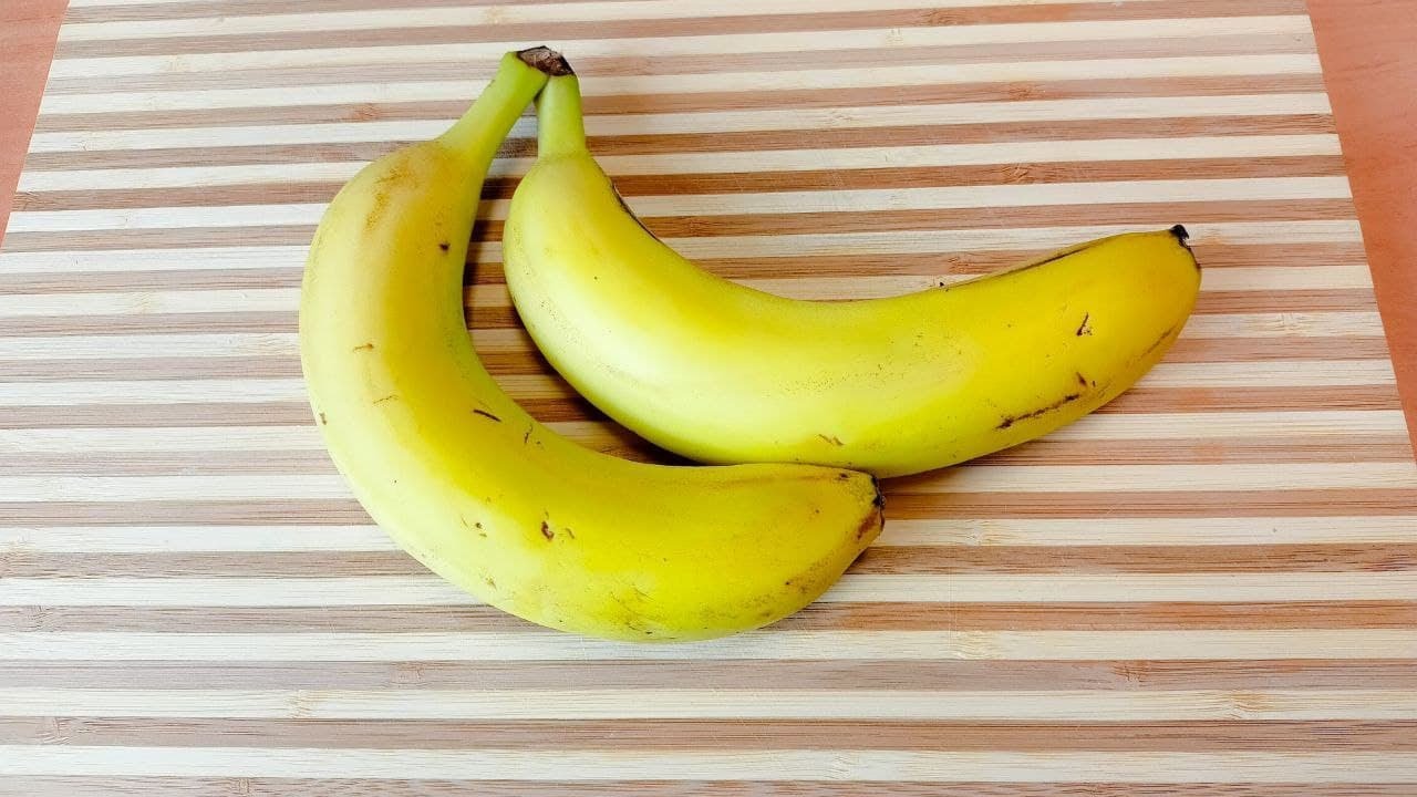 Kā saglabāt banānus svaigus daudz ilgāk, izmantojot produktu, kas ir katra virtuvē.