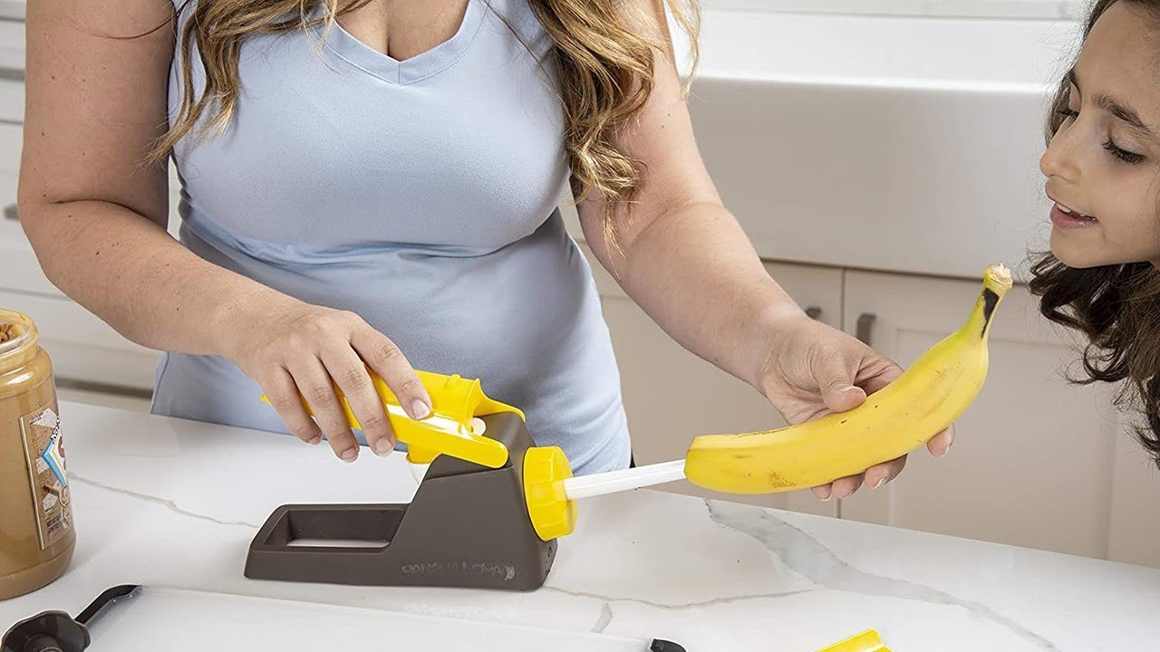 Banānu mizas berzēšana ar rīvi: kāpēc tas ir nepieciešams un kāpēc tas ir ieteicams.