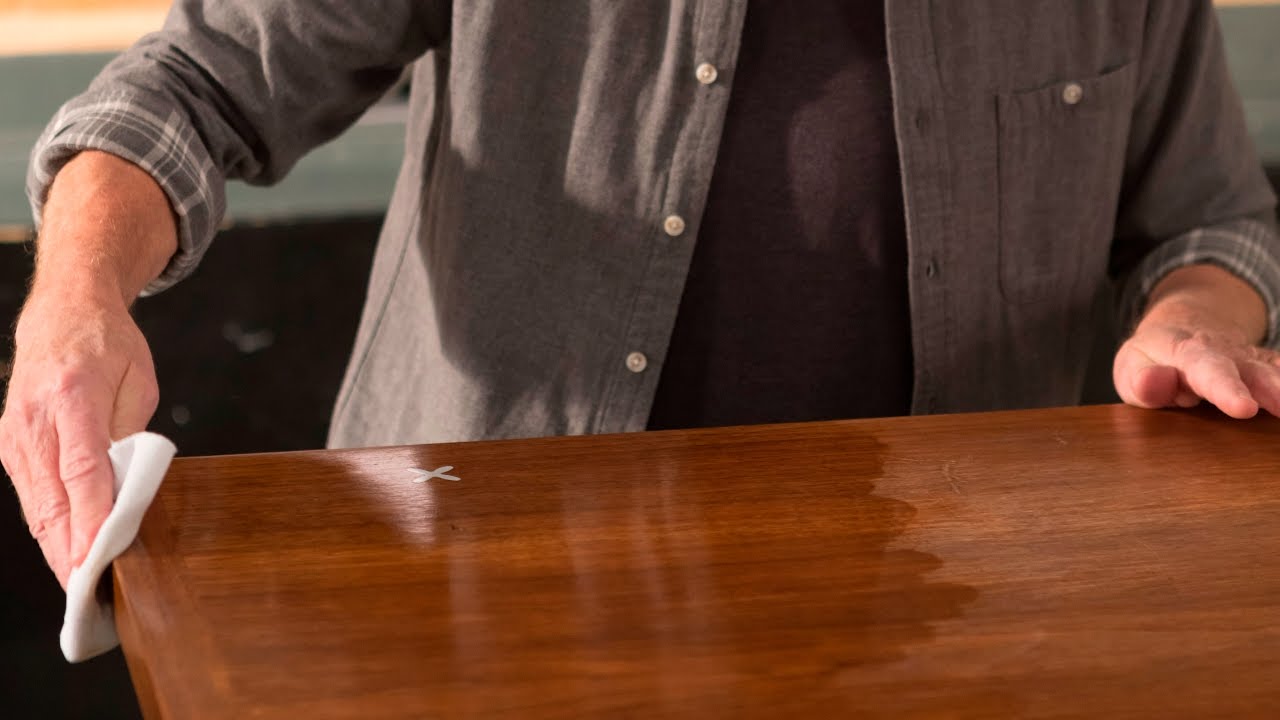 Kā saglabāt mēbeles labākajā stāvoklī un kā tīrīt koka virsmas, lai tās ilgi paliktu spīdīgas.