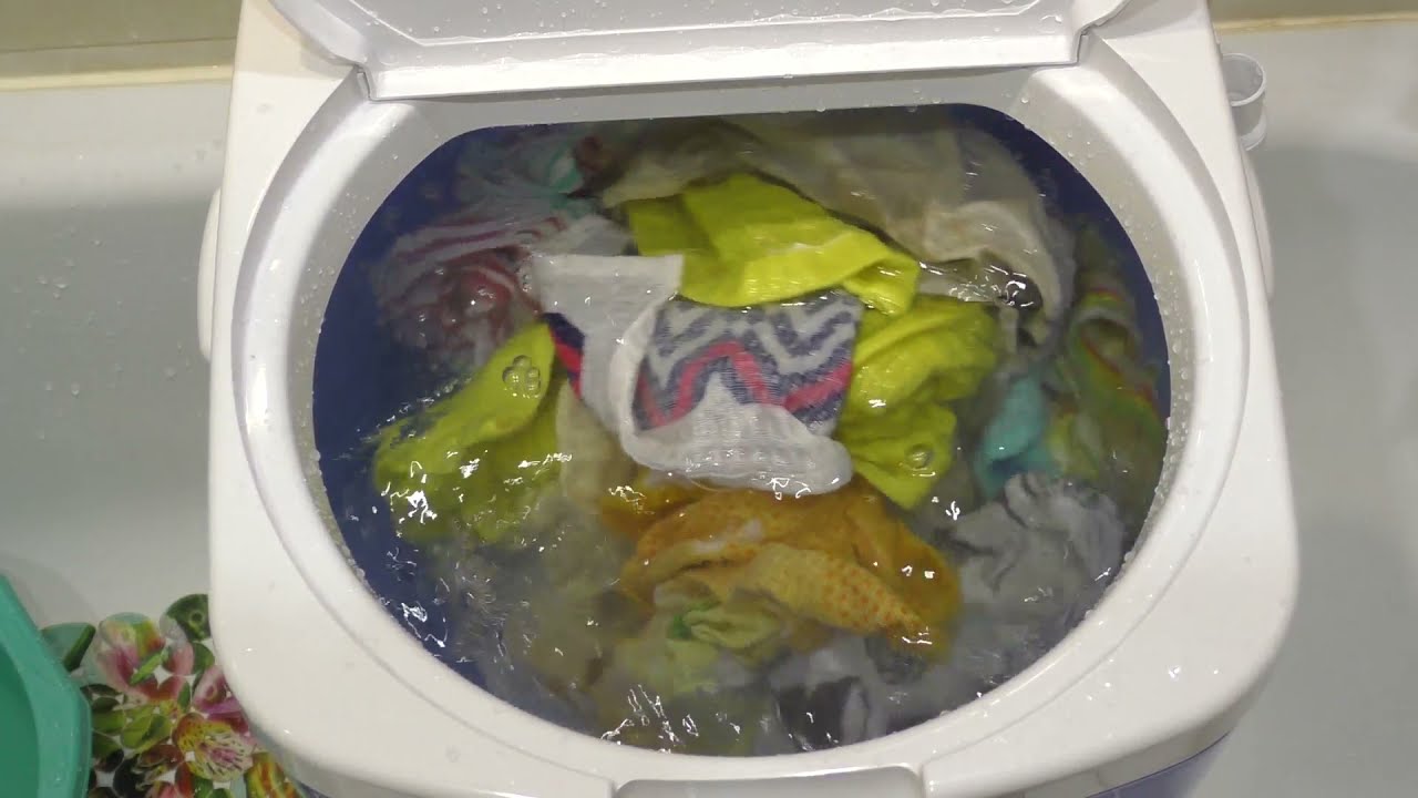 Kāpēc ieteicams ievietot sūkli veļas mašīnā un kā darbojas šis vīrusveida triks?