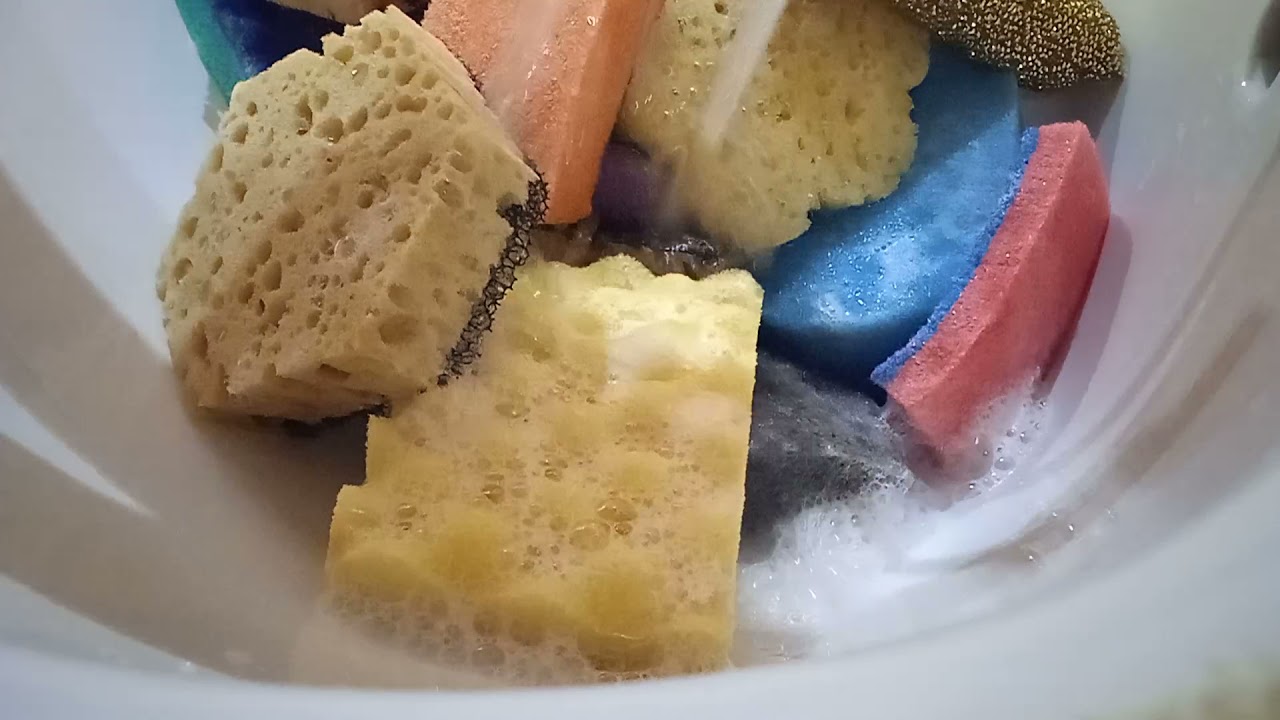 Kāpēc ieteicams ievietot sūkli veļas mašīnā un kā darbojas šis vīrusveida triks?