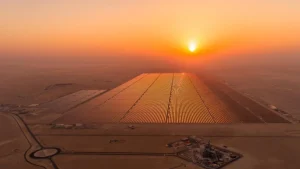 Viņi būvē vienu no lielākajiem saules enerģijas parkiem vēsturē: tas aizņem veselu tuksneša teritoriju un šogad nodrošinās ar elektroenerģiju vairākas valstis.