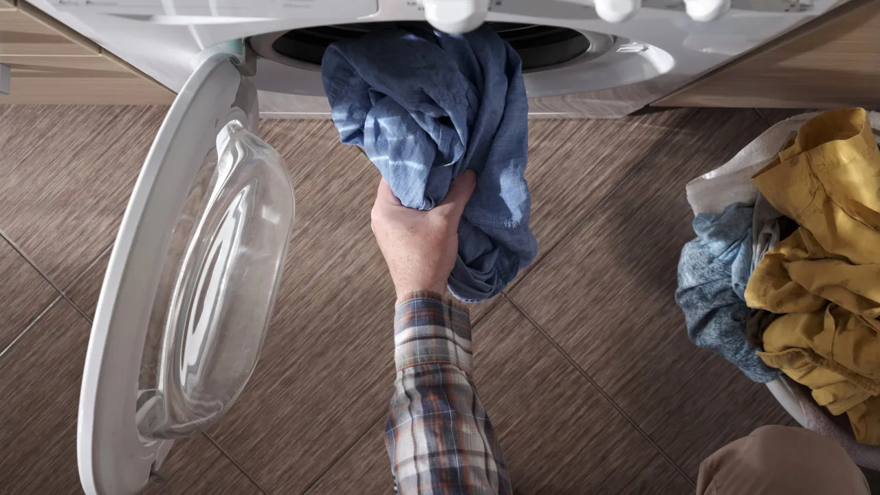 Tajā ir pilns ar mikrobiem, un jūs to nekad nemazgājat: tieši tie apģērbi, kurus jūs valkājat šobrīd.