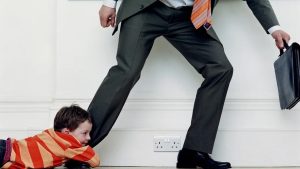 Beigsim ar alimentu nemaksātājiem: valsts piemēros bargākus sodus tiem, kas nemaksā alimentus.